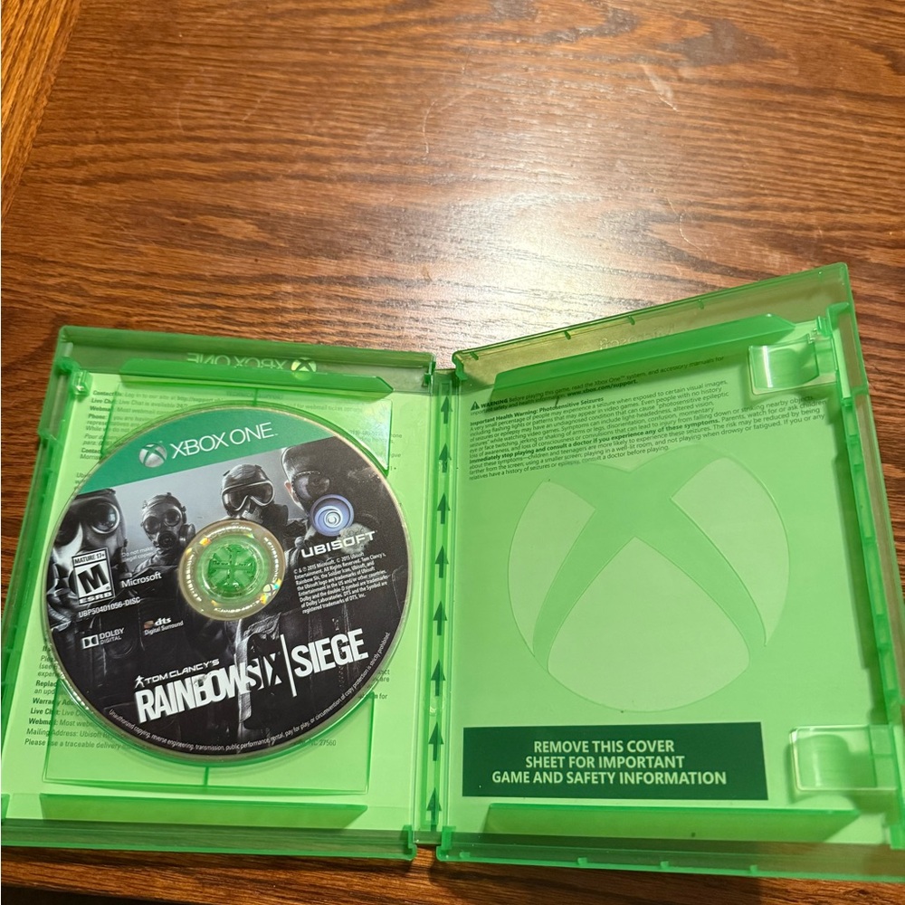 Tom Clancy's Rainbow Six Siege for Xbox One - Green Case - Picture 2 of 3
